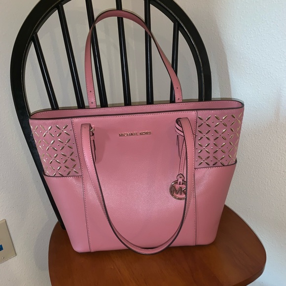 Michael Kors tote - Picture 1 of 3